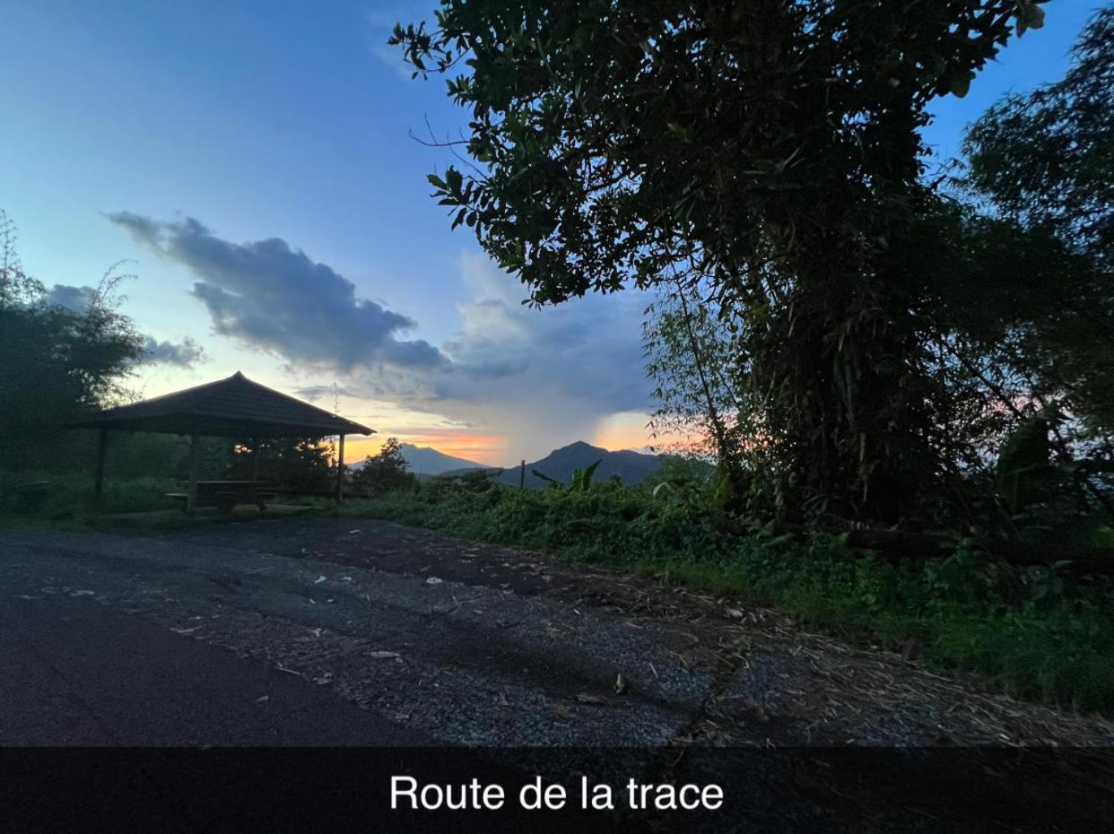 Le Ketmie Nature Et Decouverte Fond-Saint-Denis Buitenkant foto